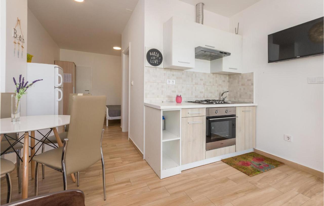 Apartments In Turanj, 20M From The Beach Сукошан Екстер'єр фото